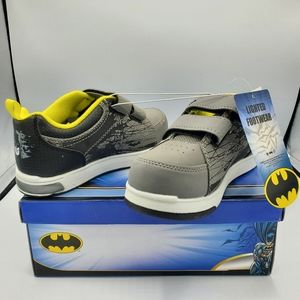 Batman Boys Black/Yellow/Silver Light Up Shoes 13